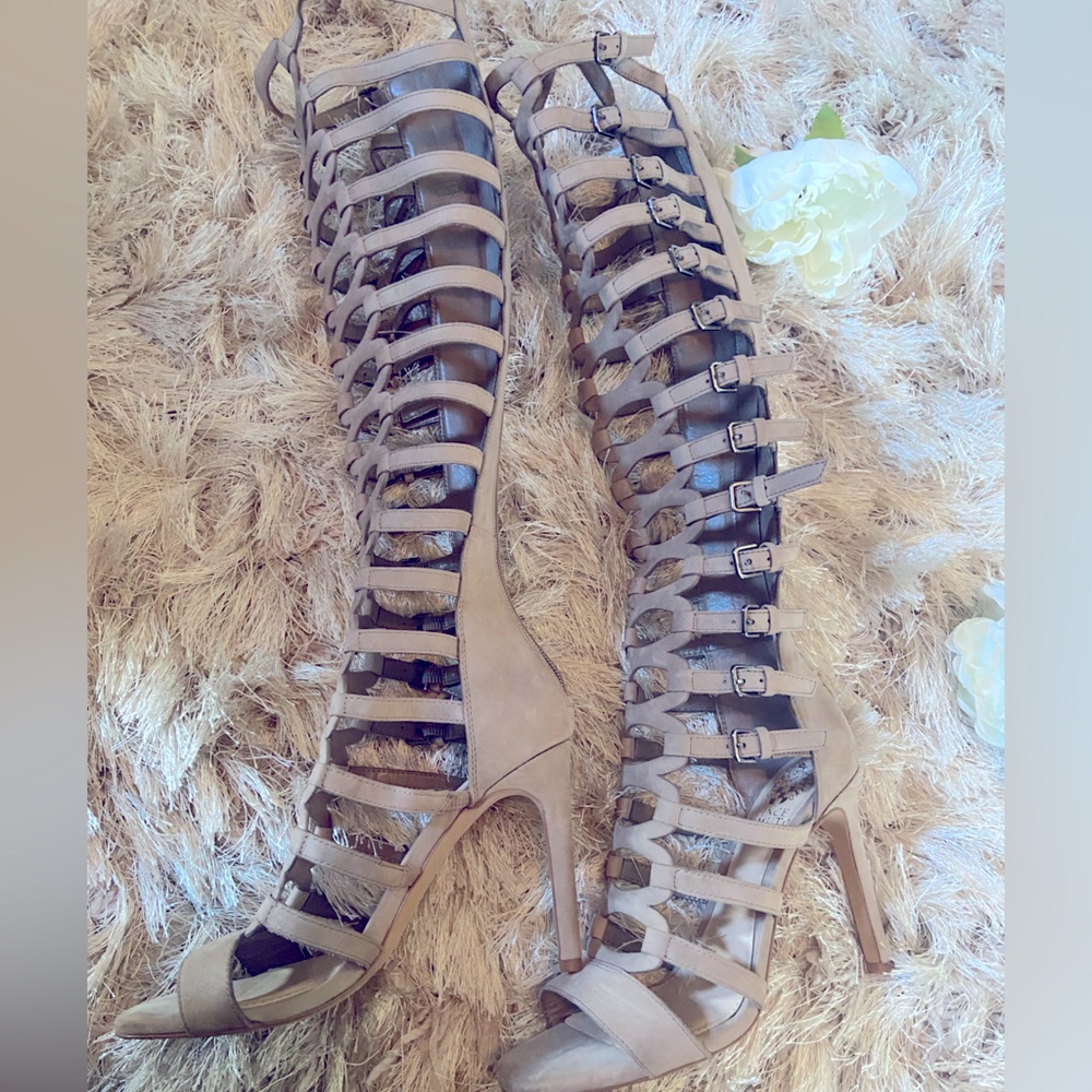 Vince Camuto Suede heel
